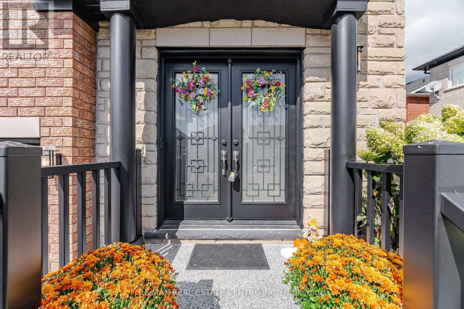8 Duffield Road, Brampton, Ontario  L7A 2P4 - Photo 3 - W13807032