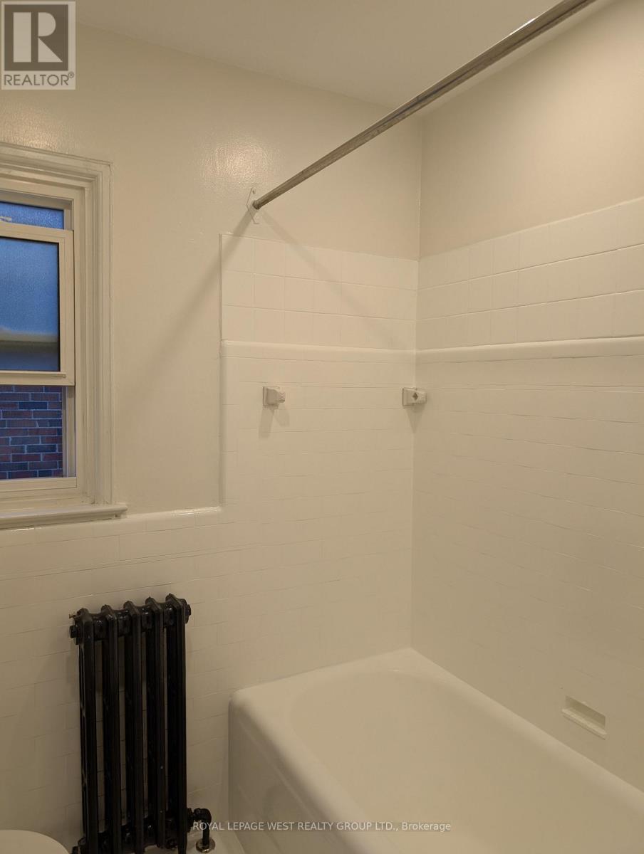 6 - 27 Mossom Road, Toronto, Ontario  M6S 1L9 - Photo 13 - W13752812