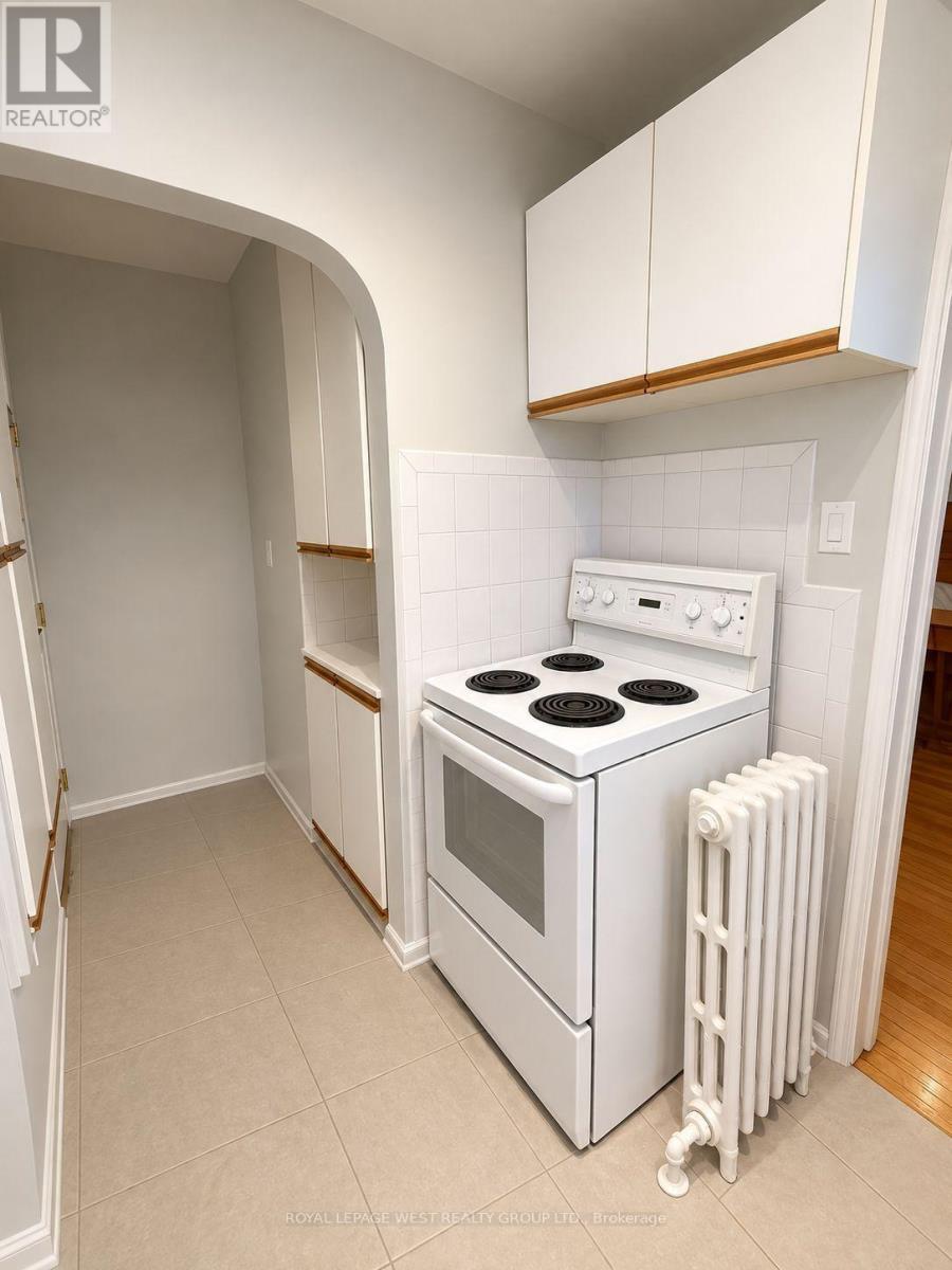 6 - 27 Mossom Road, Toronto, Ontario  M6S 1L9 - Photo 8 - W13752812
