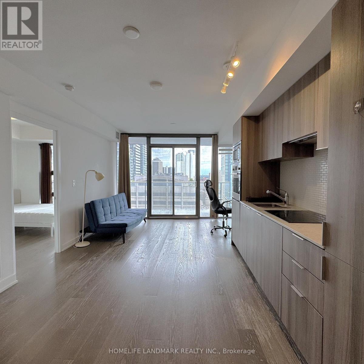 1101 - 11 Wellesley Street W, Toronto, Ontario  M4Y 1E8 - Photo 2 - C13808072