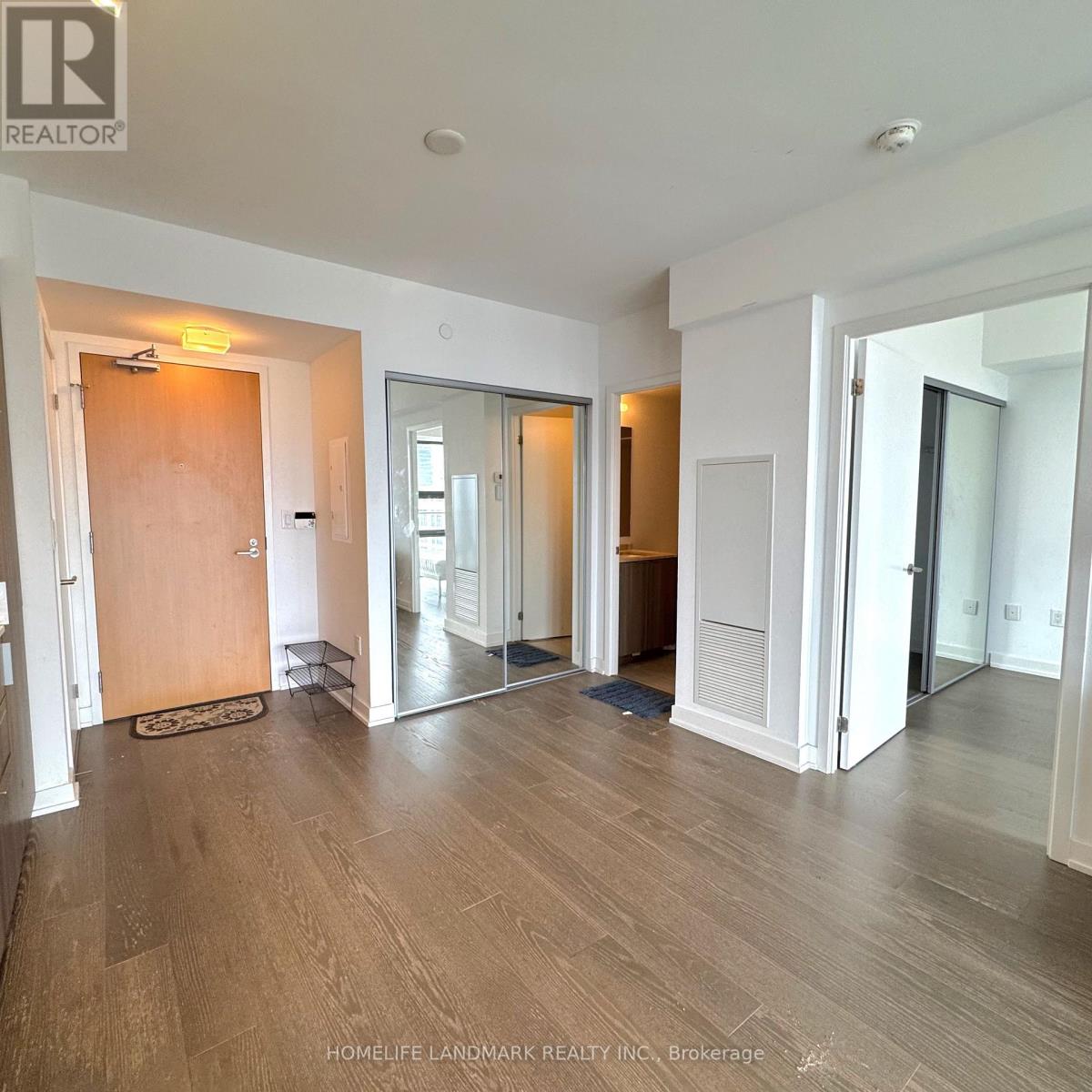 1101 - 11 Wellesley Street W, Toronto, Ontario  M4Y 1E8 - Photo 3 - C13808072