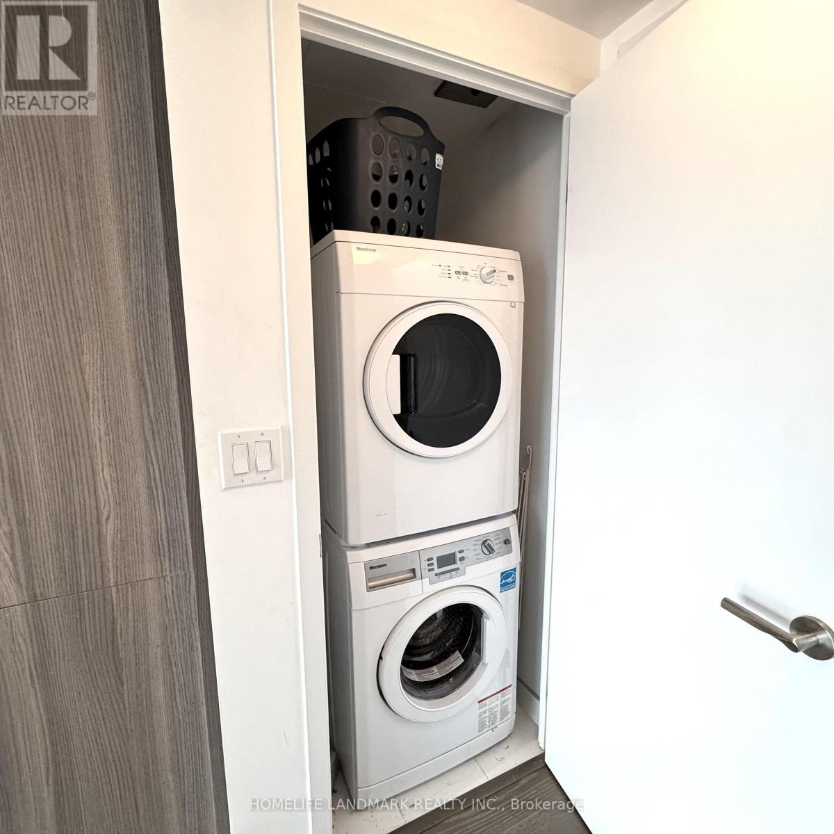 1101 - 11 Wellesley Street W, Toronto, Ontario  M4Y 1E8 - Photo 9 - C13808072
