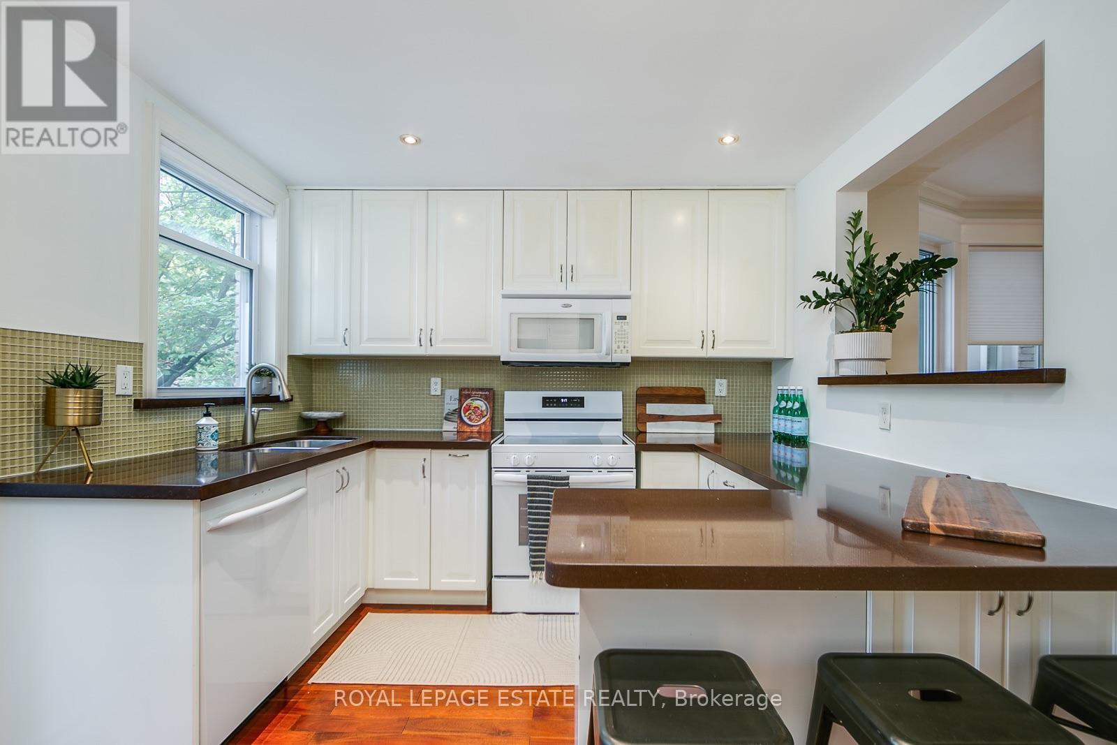 98 Malvern Avenue N, Toronto, Ontario  M4E 3E5 - Photo 15 - E13807978