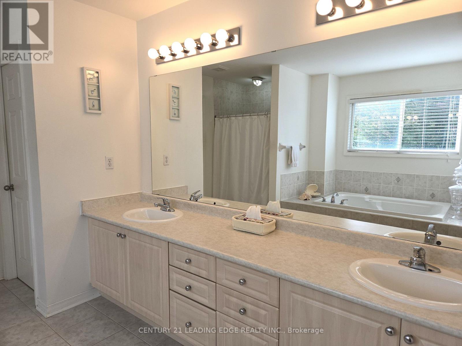 22 Westgate Avenue, Ajax, Ontario  L1Z 1R8 - Photo 27 - E13808006