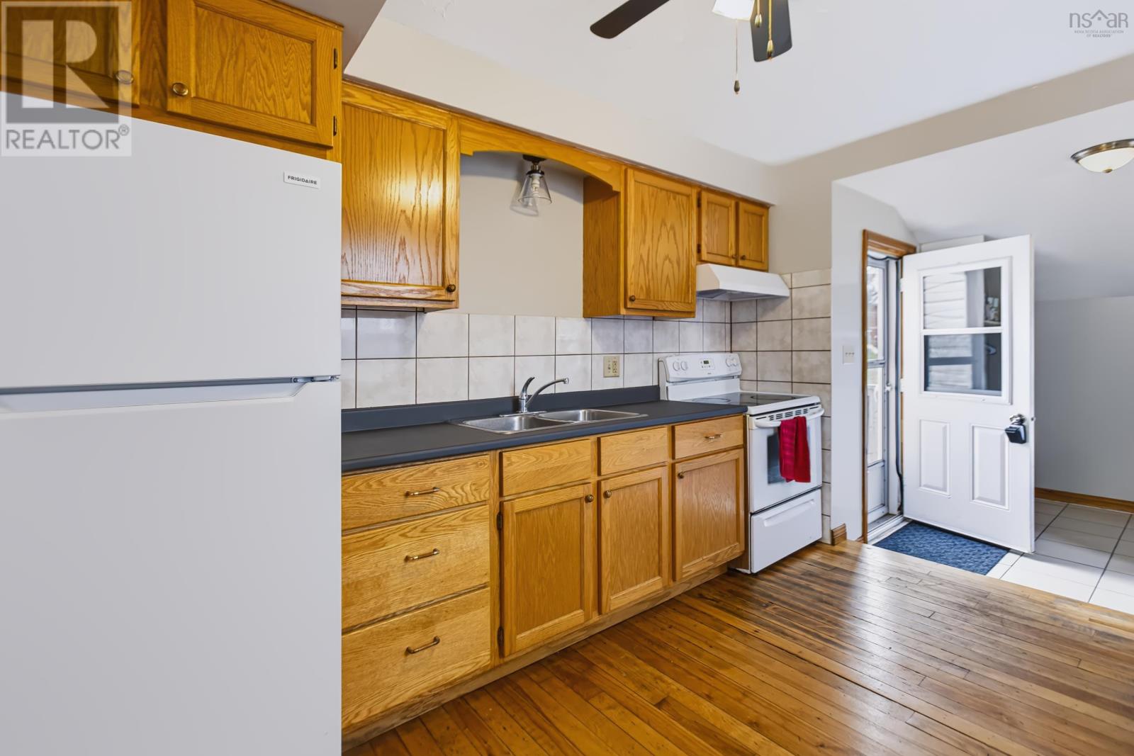 17 East Pleasant Street, Amherst, Nova Scotia  B4H 1M6 - Photo 10 - 202623888