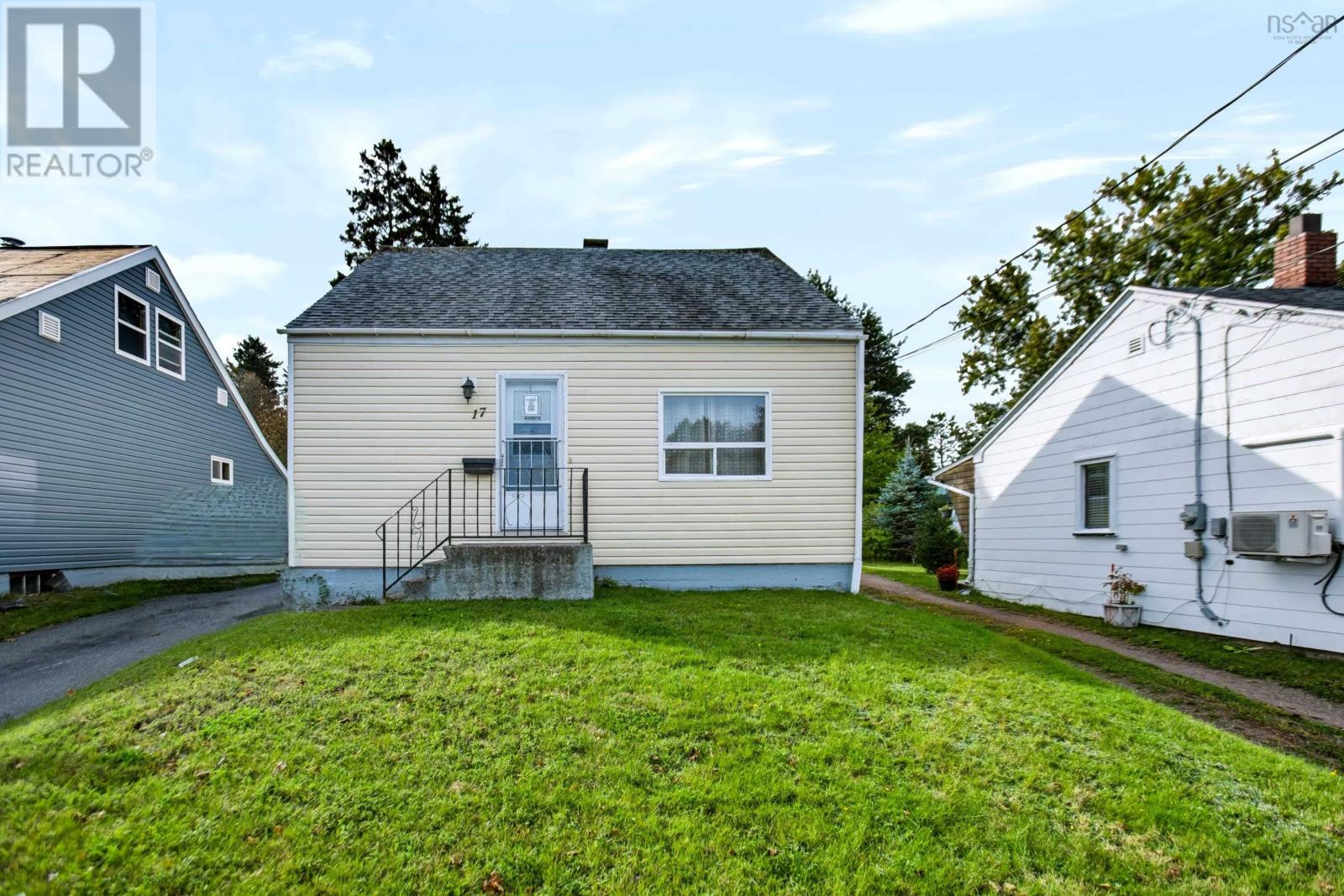 17 East Pleasant Street, amherst, Nova Scotia