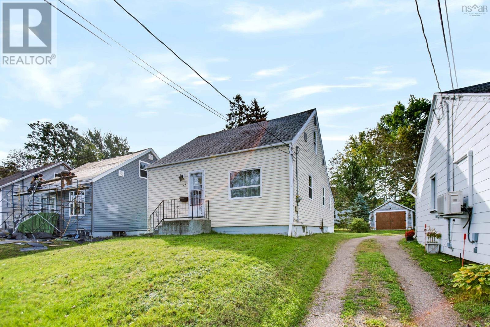 17 East Pleasant Street, Amherst, Nova Scotia  B4H 1M6 - Photo 2 - 202623888