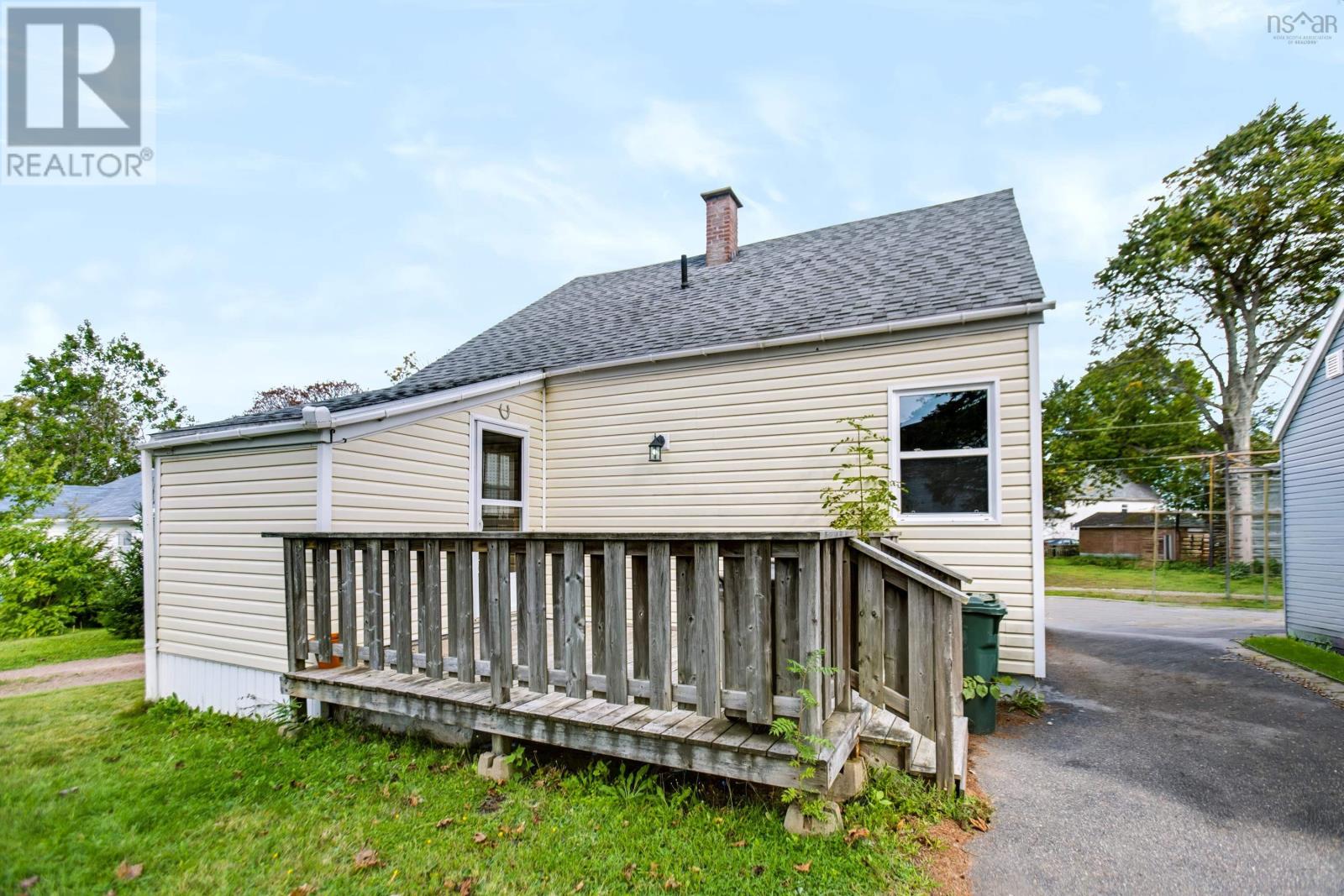 17 East Pleasant Street, Amherst, Nova Scotia  B4H 1M6 - Photo 5 - 202623888