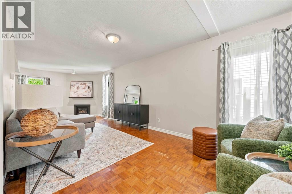 1593 MURPHY ROAD Sarnia Ontario Canada N7S2Z4 2