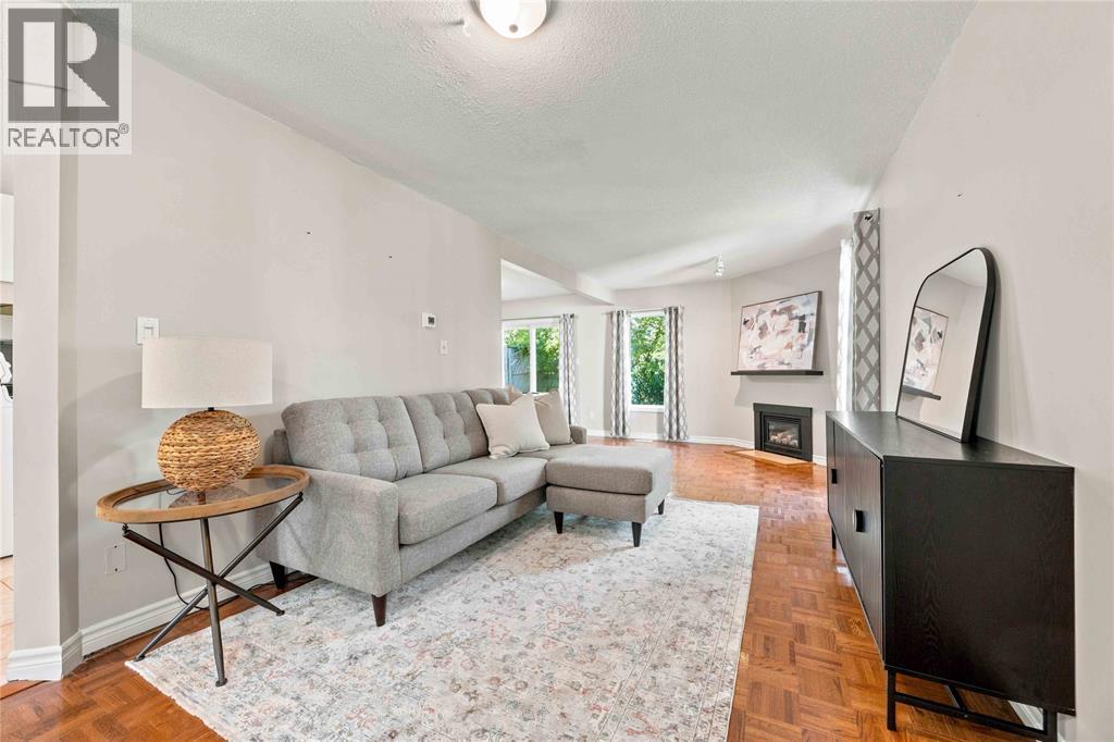 1593 MURPHY ROAD Sarnia Ontario Canada N7S2Z4 3
