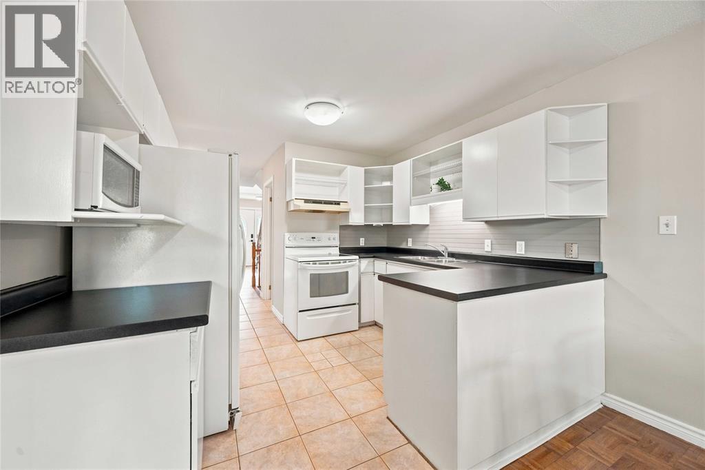 1593 MURPHY ROAD Sarnia Ontario Canada N7S2Z4 5