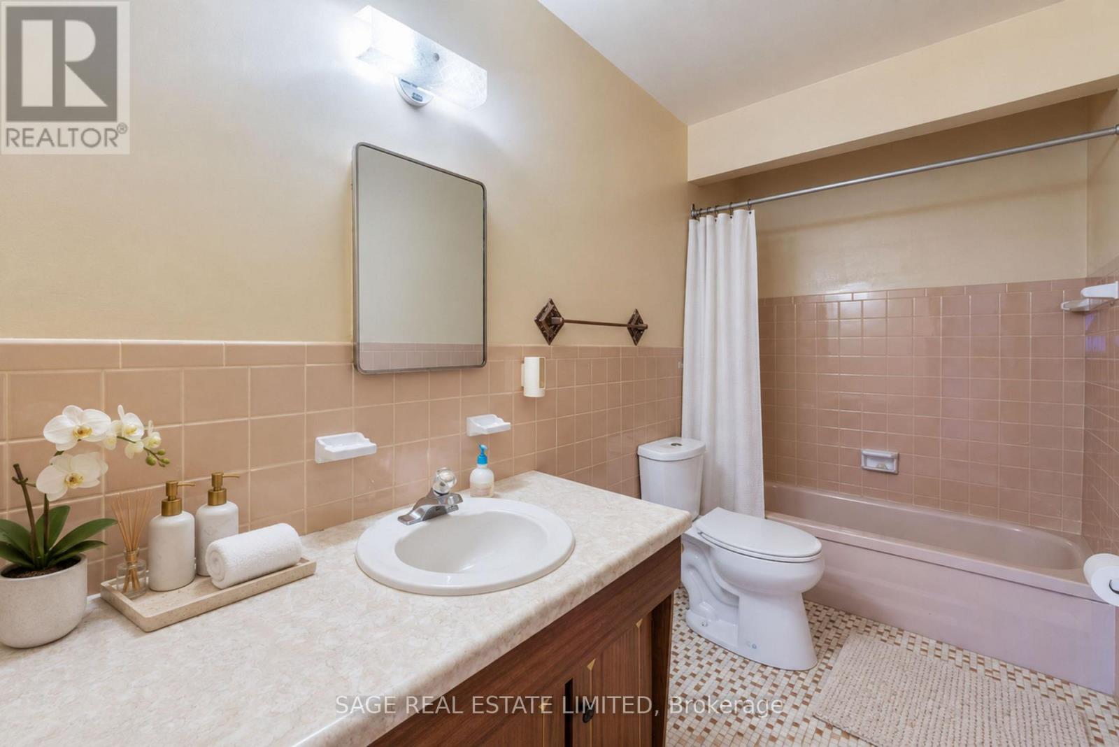 21 Debby Court, Toronto, Ontario  M9N 2L7 - Photo 13 - W13807988