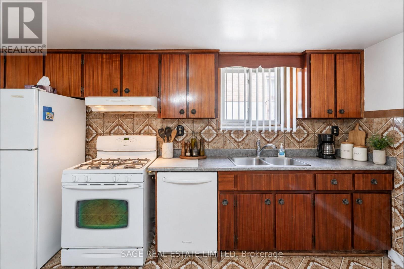 21 Debby Court, Toronto, Ontario  M9N 2L7 - Photo 16 - W13807988