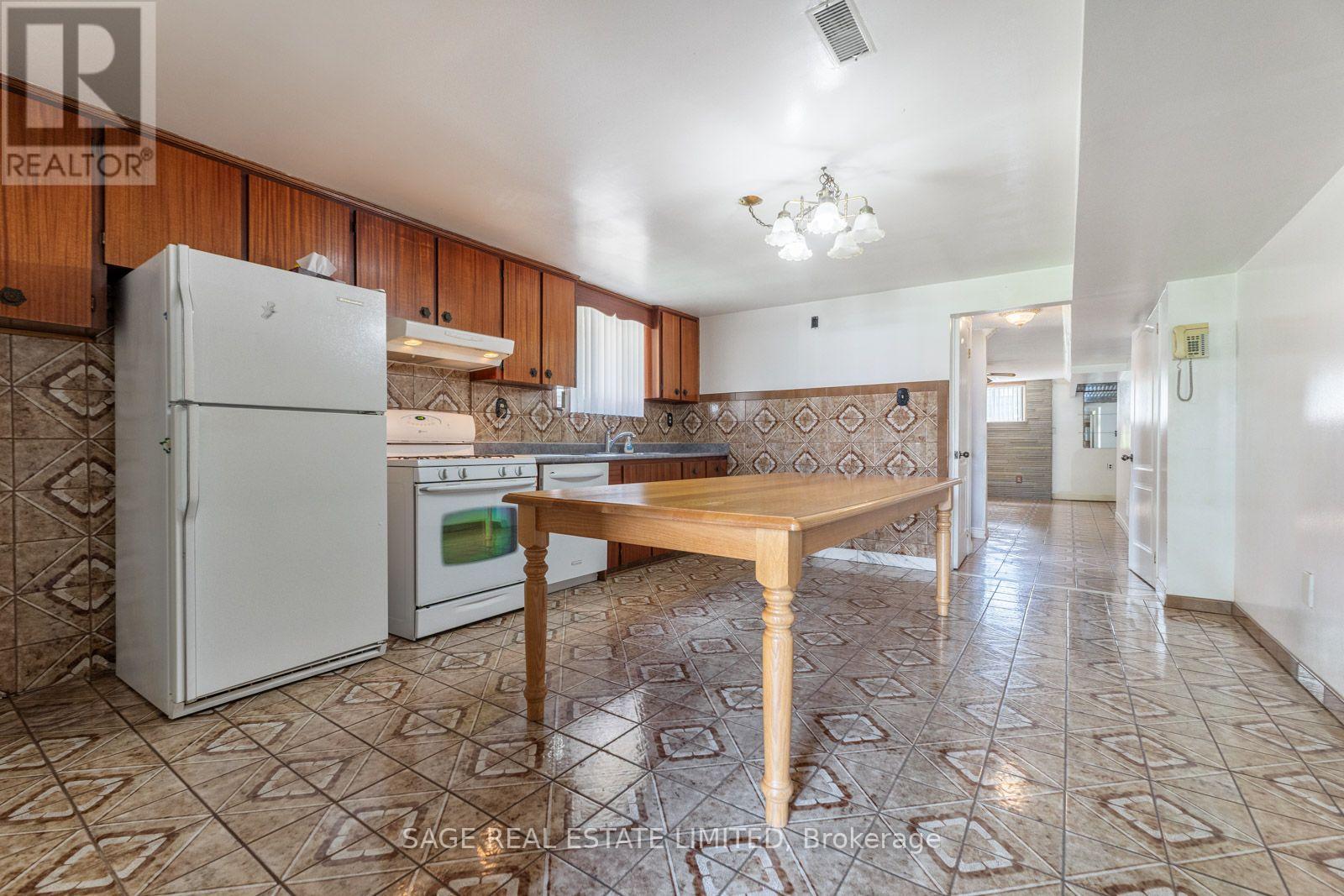 21 Debby Court, Toronto, Ontario  M9N 2L7 - Photo 32 - W13807988