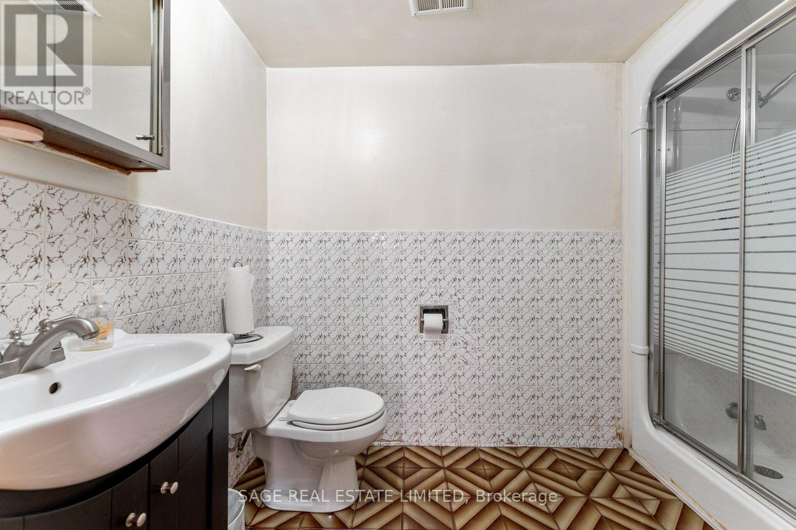 21 Debby Court, Toronto, Ontario  M9N 2L7 - Photo 38 - W13807988