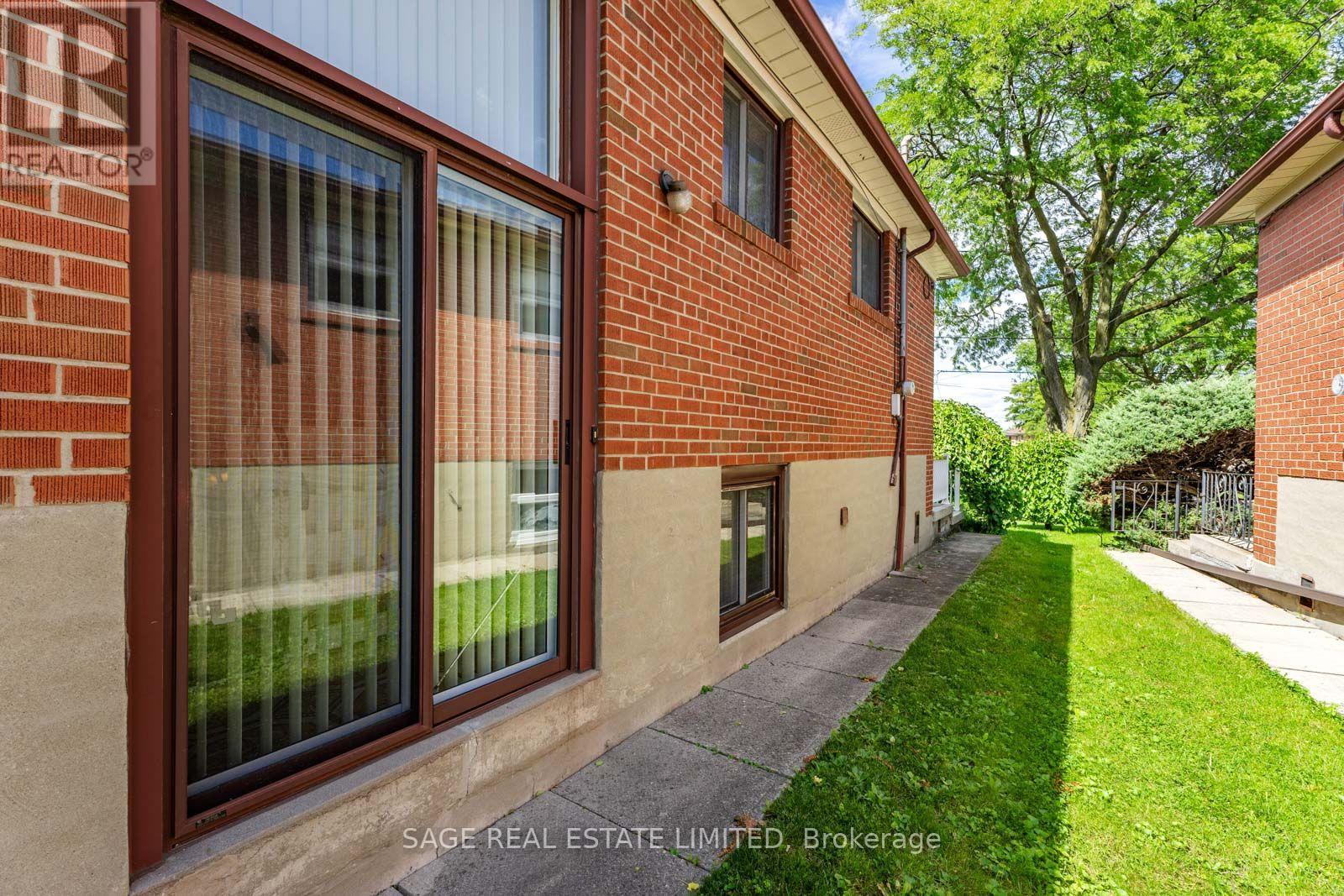 21 Debby Court, Toronto, Ontario  M9N 2L7 - Photo 43 - W13807988