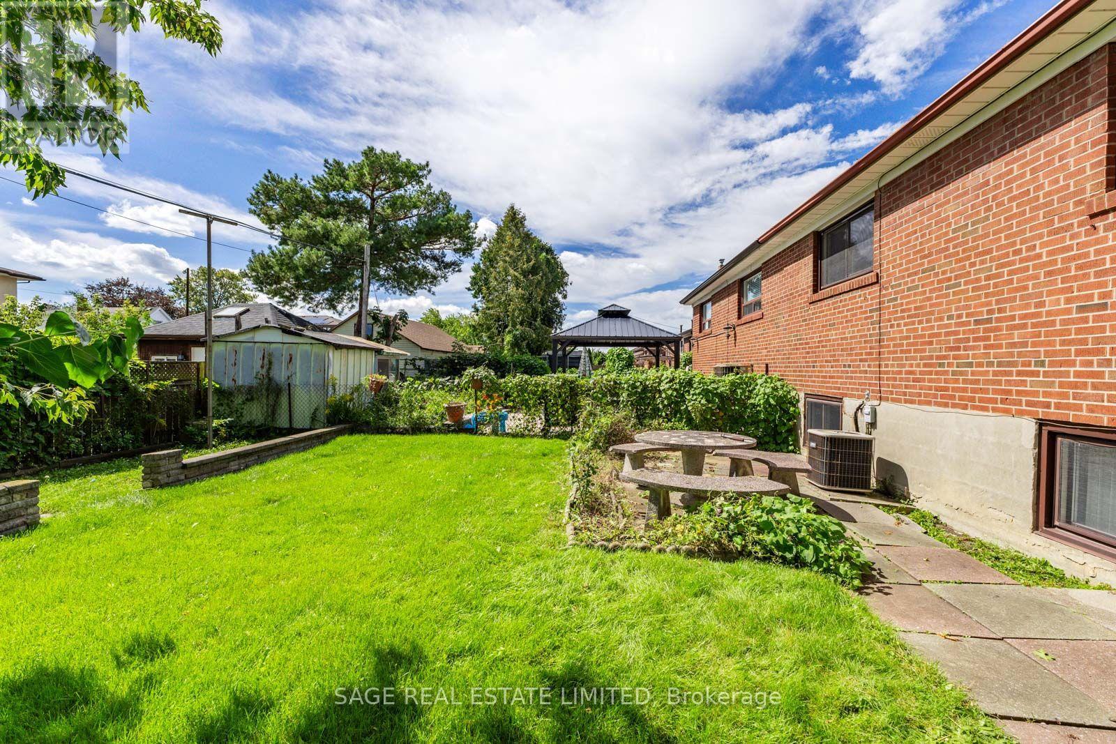 21 Debby Court, Toronto, Ontario  M9N 2L7 - Photo 45 - W13807988