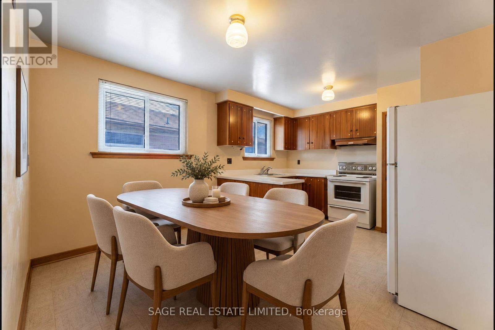 21 Debby Court, Toronto, Ontario  M9N 2L7 - Photo 6 - W13807988