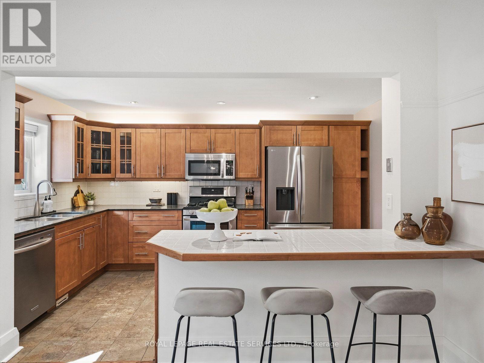 276 Durie Street, Toronto, Ontario  M6S 3G3 - Photo 14 - W13808030