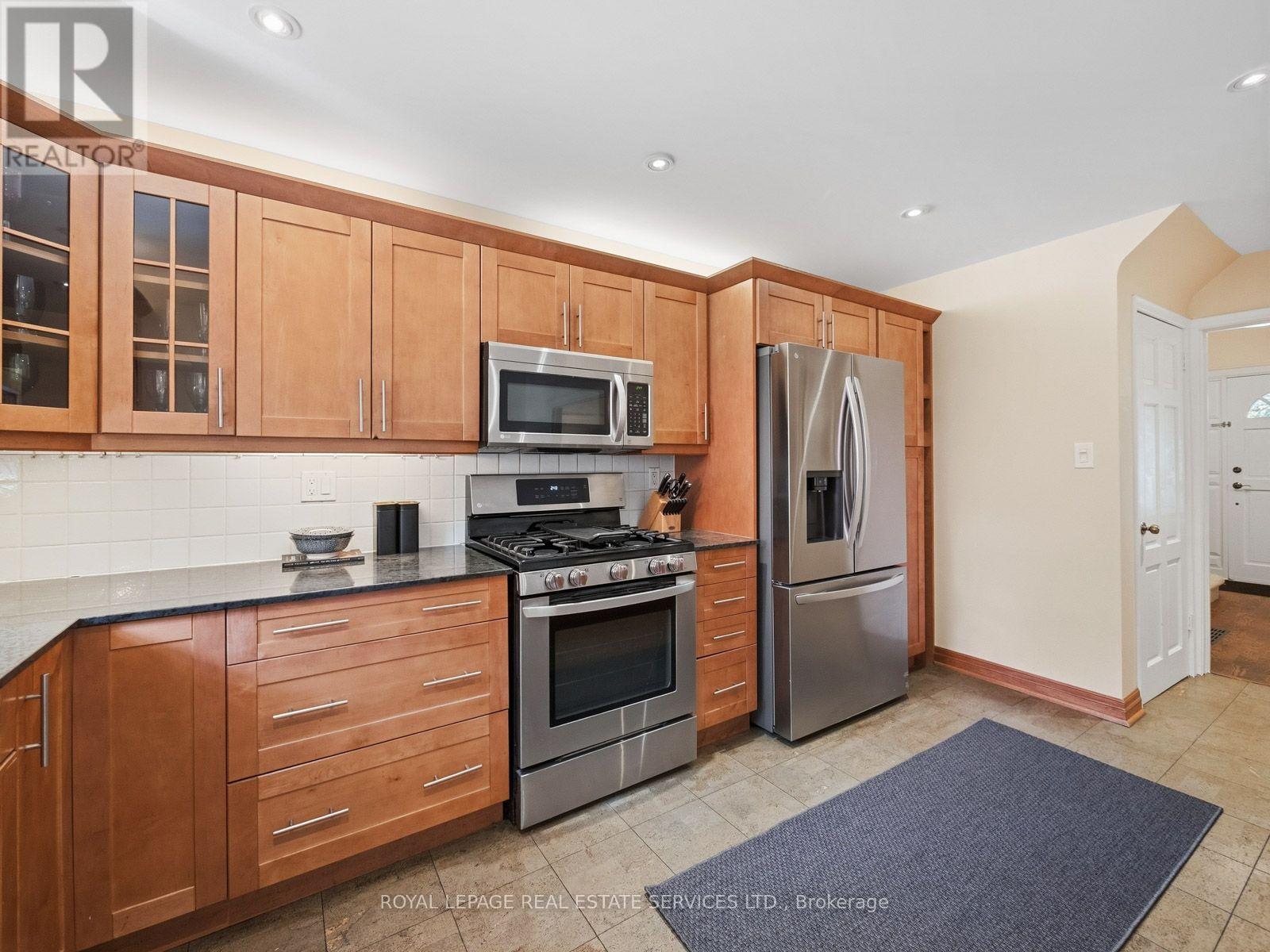 276 Durie Street, Toronto, Ontario  M6S 3G3 - Photo 16 - W13808030