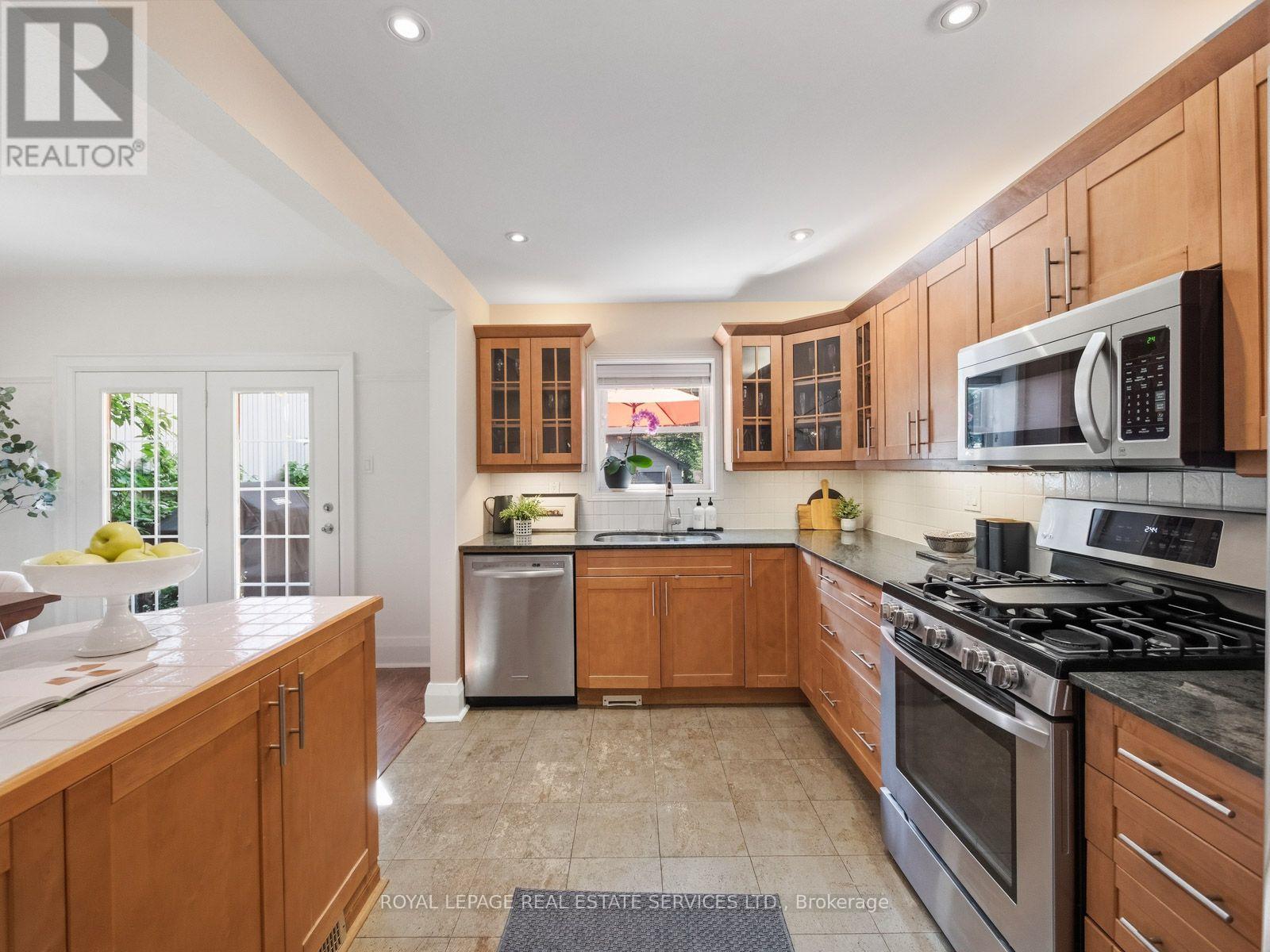 276 Durie Street, Toronto, Ontario  M6S 3G3 - Photo 19 - W13808030