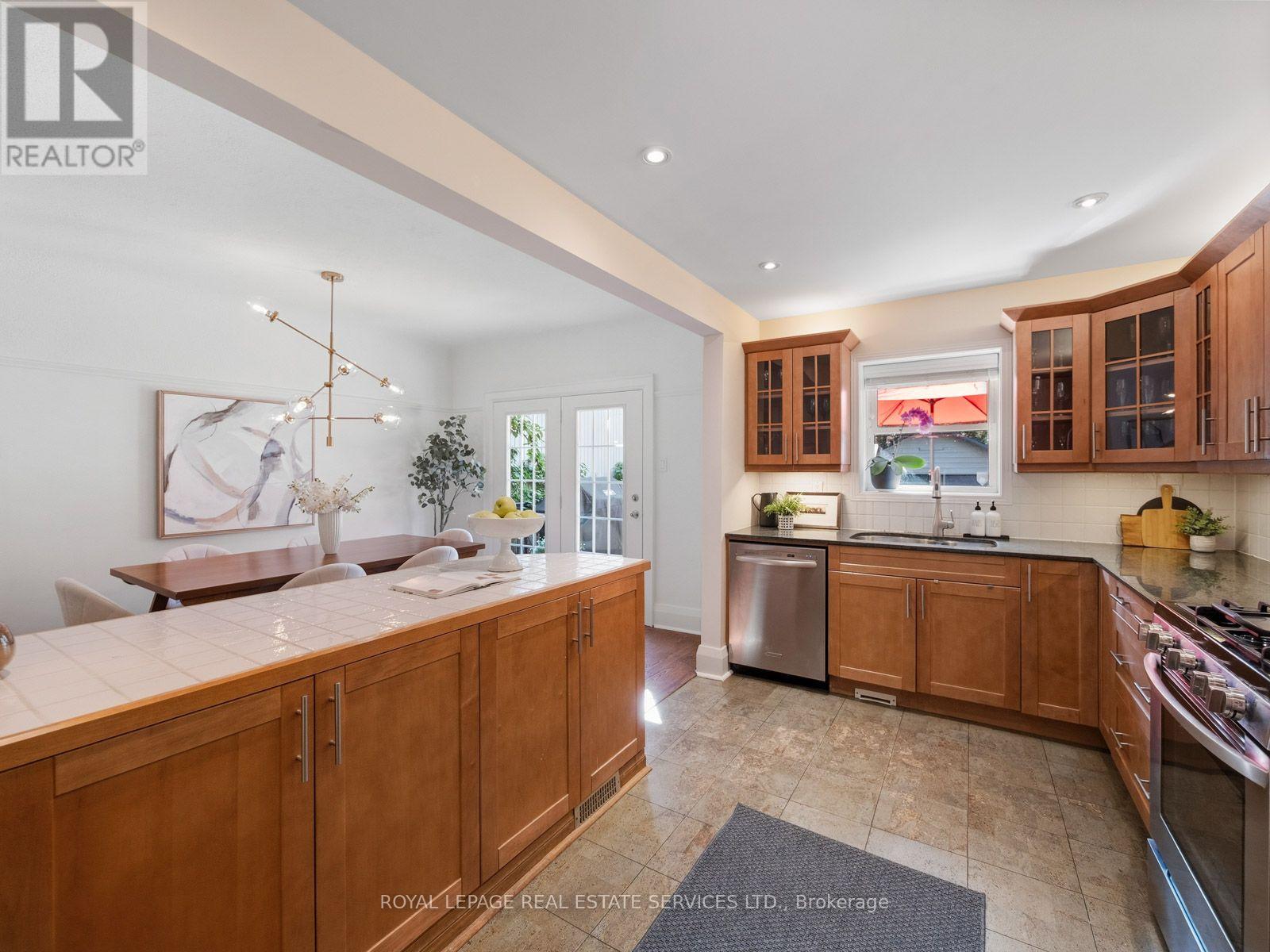 276 Durie Street, Toronto, Ontario  M6S 3G3 - Photo 20 - W13808030