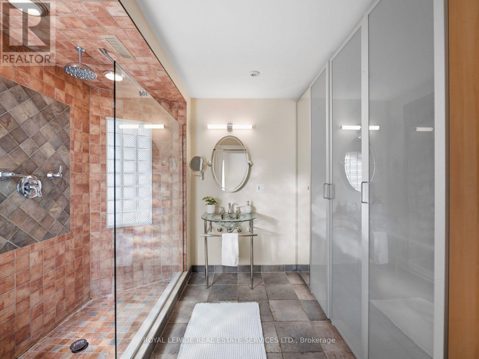 276 Durie Street, Toronto, Ontario  M6S 3G3 - Photo 25 - W13808030