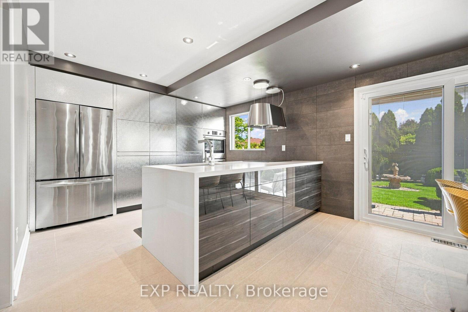 5911 Greensboro Drive, Mississauga, Ontario  L5M 5S4 - Photo 13 - W13808042