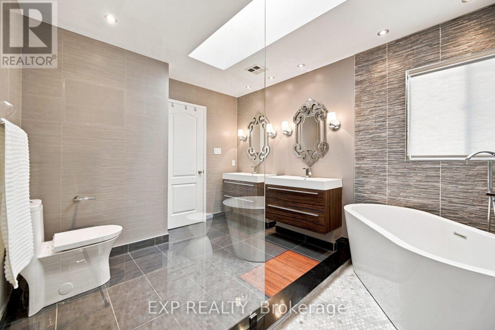 5911 Greensboro Drive, Mississauga, Ontario  L5M 5S4 - Photo 35 - W13808042