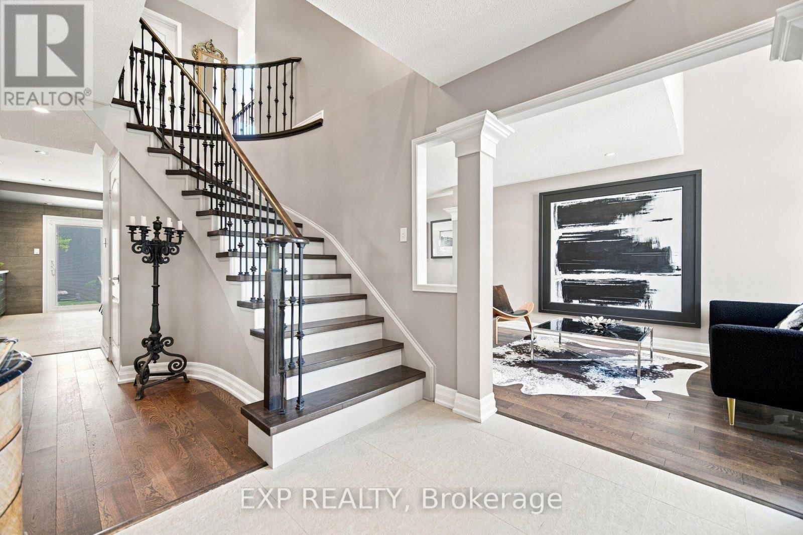 5911 Greensboro Drive, Mississauga, Ontario  L5M 5S4 - Photo 5 - W13808042