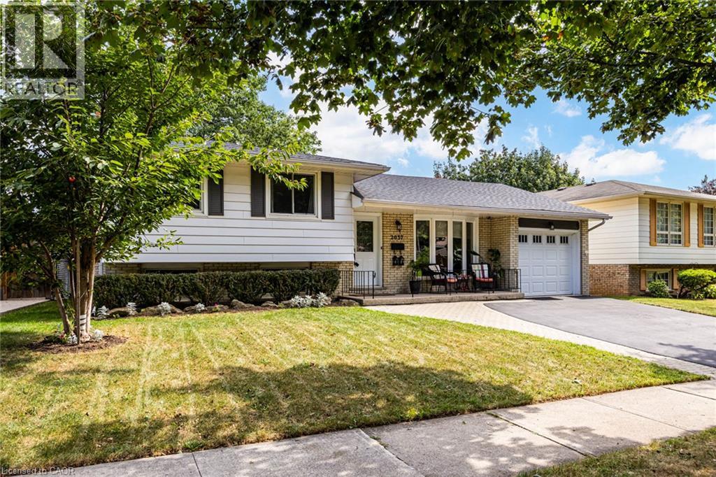 2037 Mountain Grove Avenue, Burlington, Ontario  L7P 2H8 - Photo 3 - 40863203