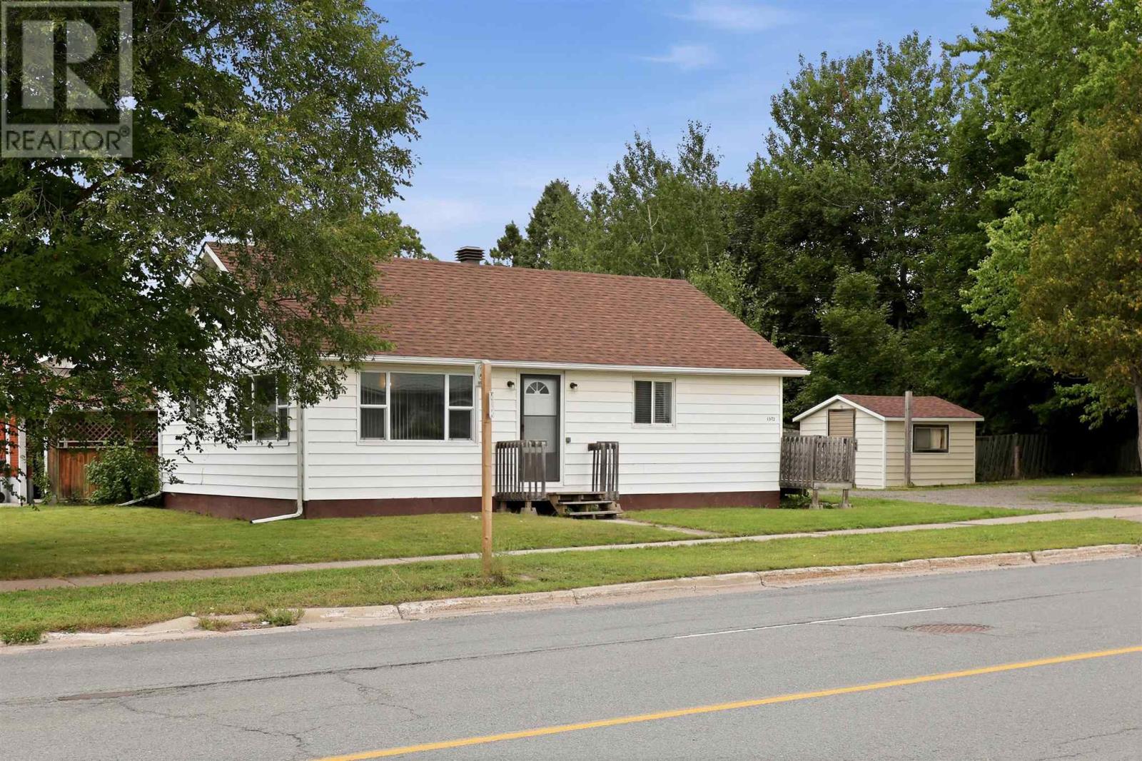 1572 Wellington ST E, Sault Ste. Marie, Ontario