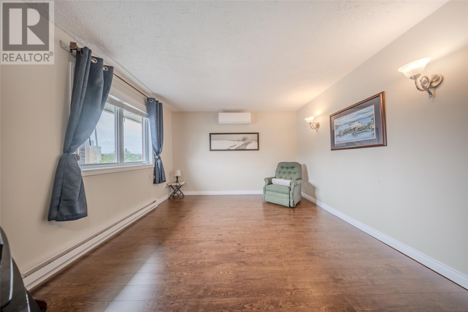 20 Newfoundland Drive photo 4