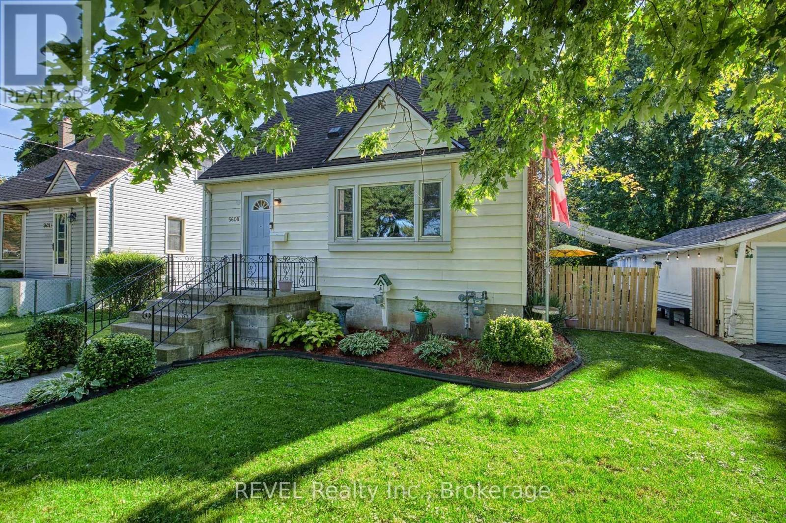 5608 Glamis Crescent, Niagara Falls (Hospital), Ontario L2G 1G3 - Photo 2 - X13808104