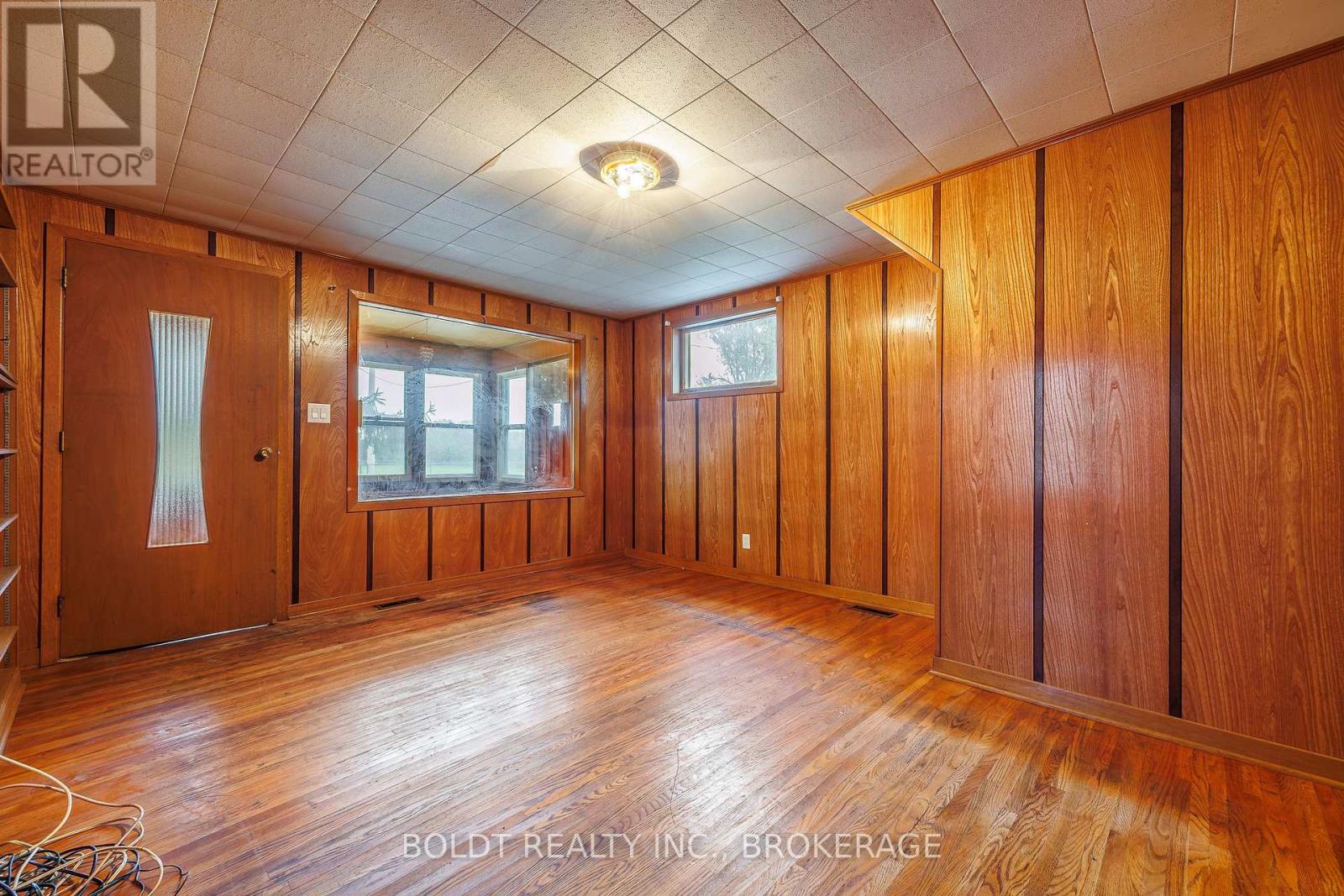 35 Regent Street, Thorold, Ontario  L2V 1T5 - Photo 5 - X13808190