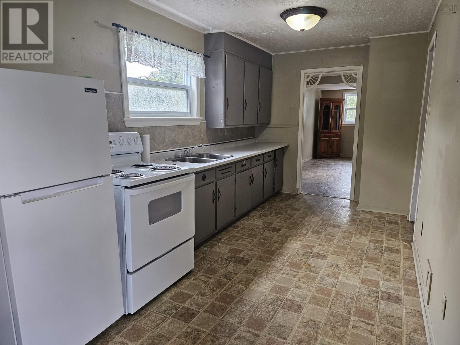 10 Manning Street, North Sydney, Nova Scotia  B2A 1Z5 - Photo 4 - 202623898
