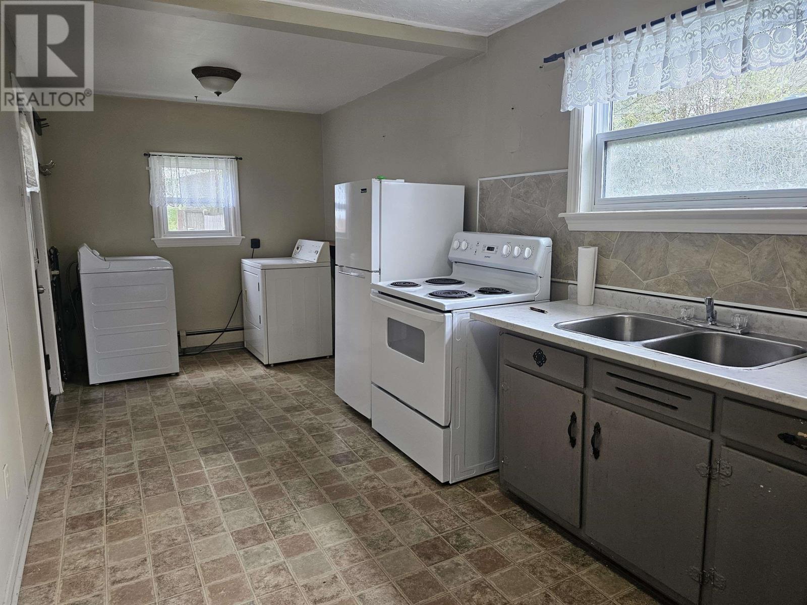 10 Manning Street, North Sydney, Nova Scotia  B2A 1Z5 - Photo 5 - 202623898