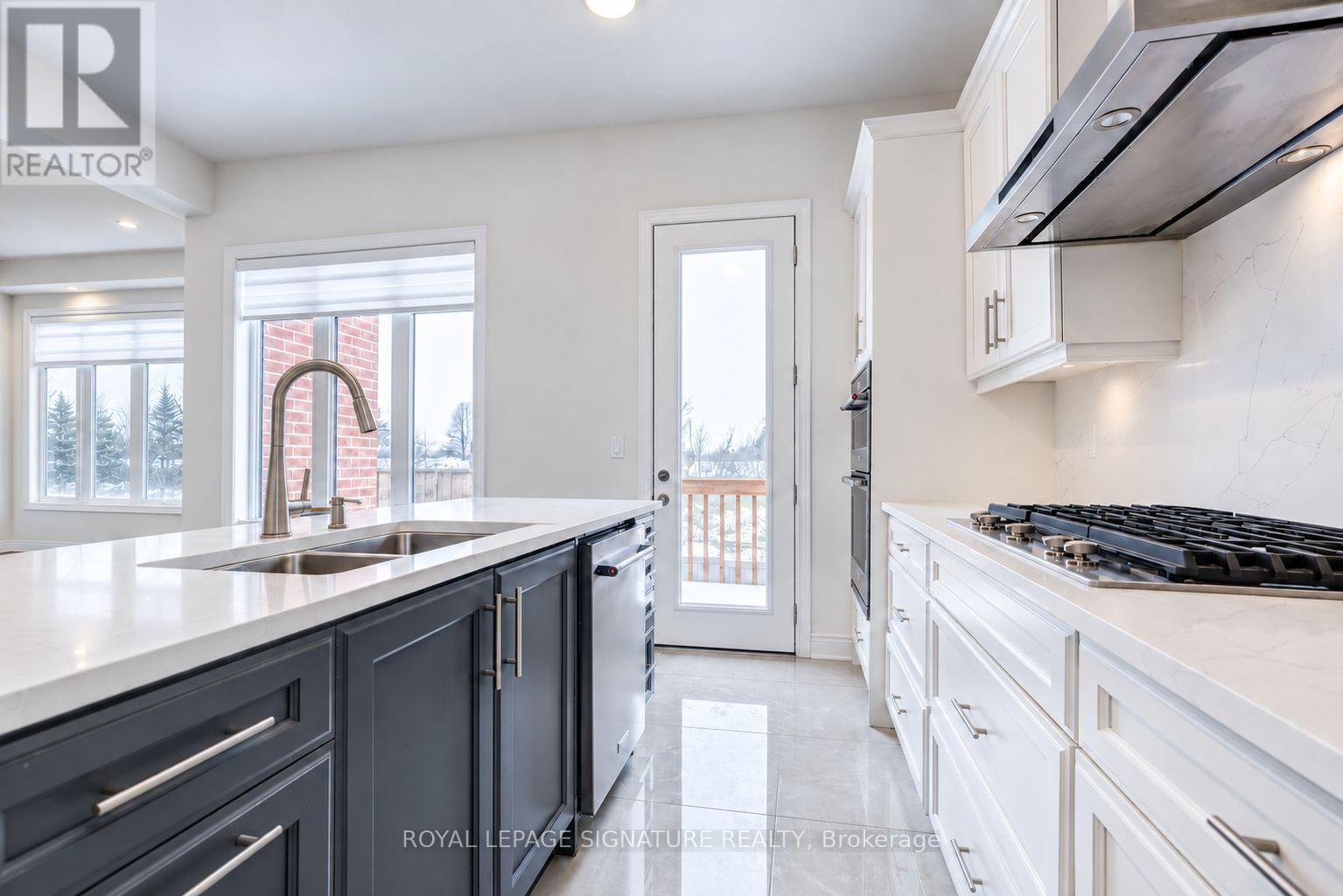 71 Maple Fields Circle, Aurora, Ontario L4G 3X6 - Photo 9 - N13800284