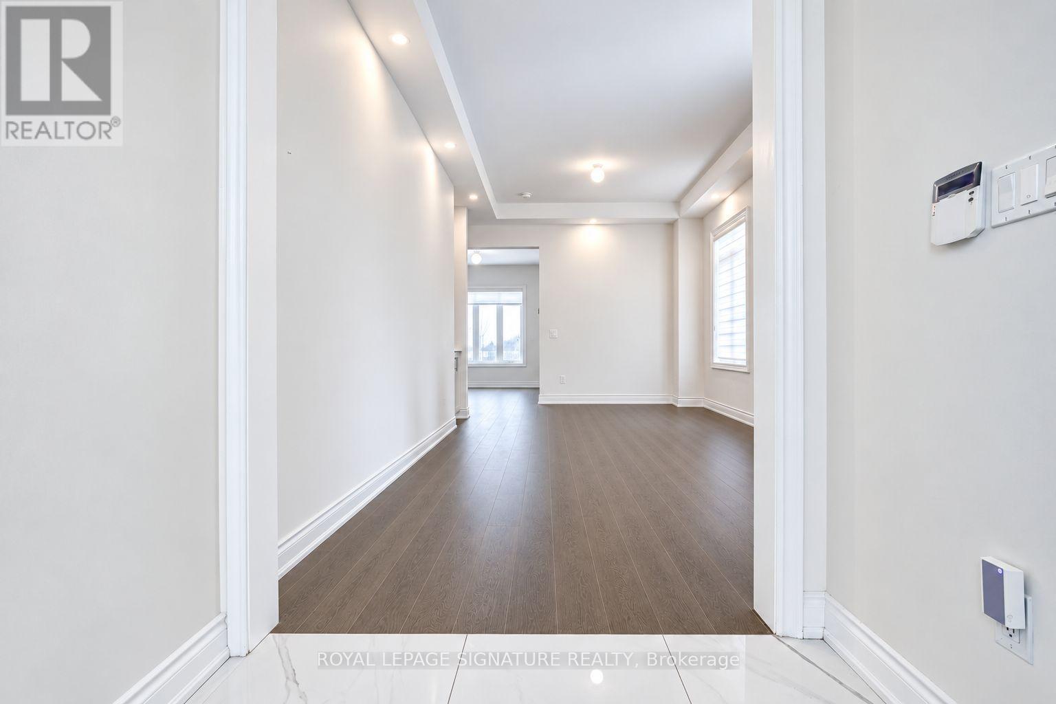 71 Maple Fields Circle, Aurora, Ontario L4G 3X6 - Photo 3 - N13800284