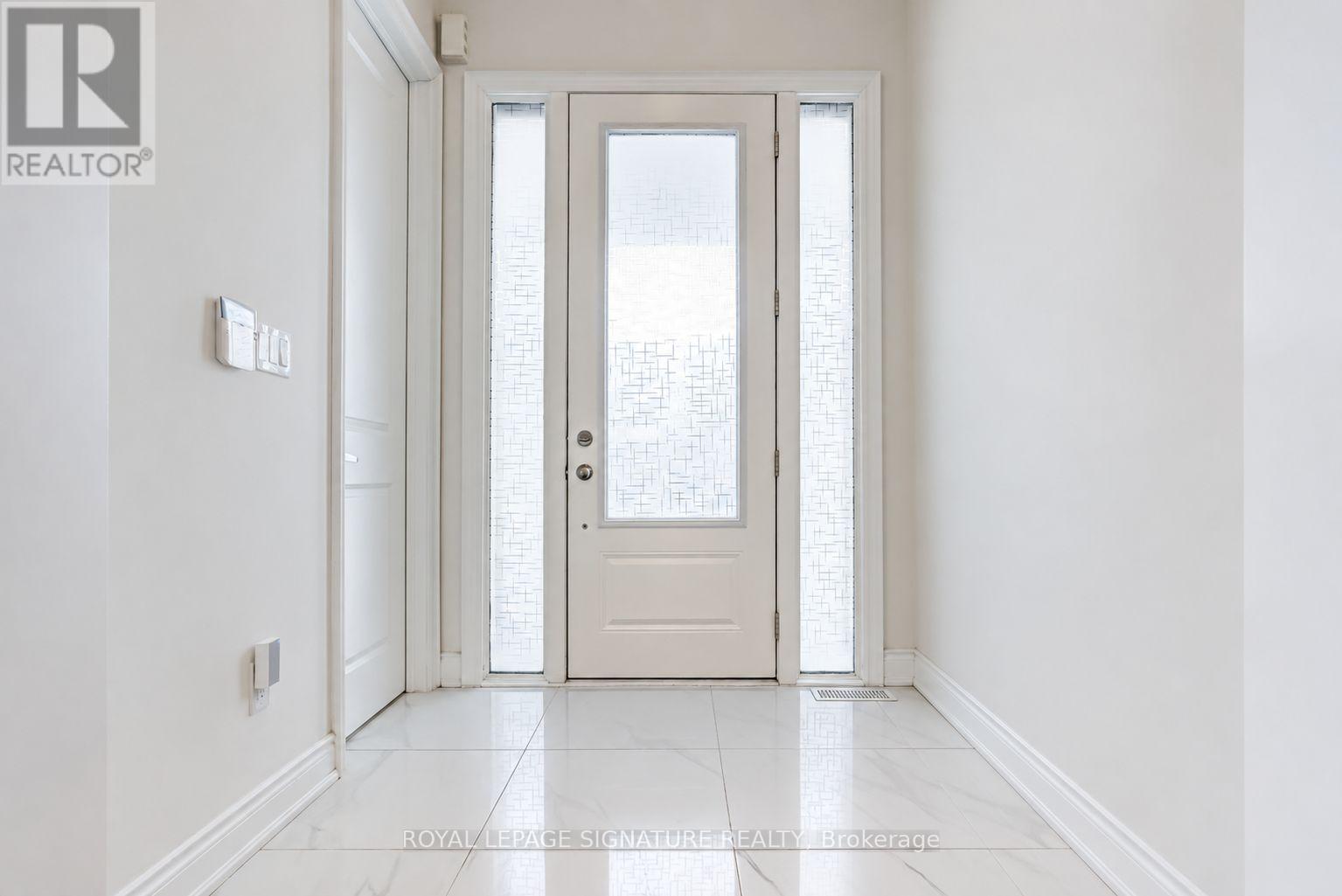 71 Maple Fields Circle, Aurora, Ontario L4G 3X6 - Photo 2 - N13800284