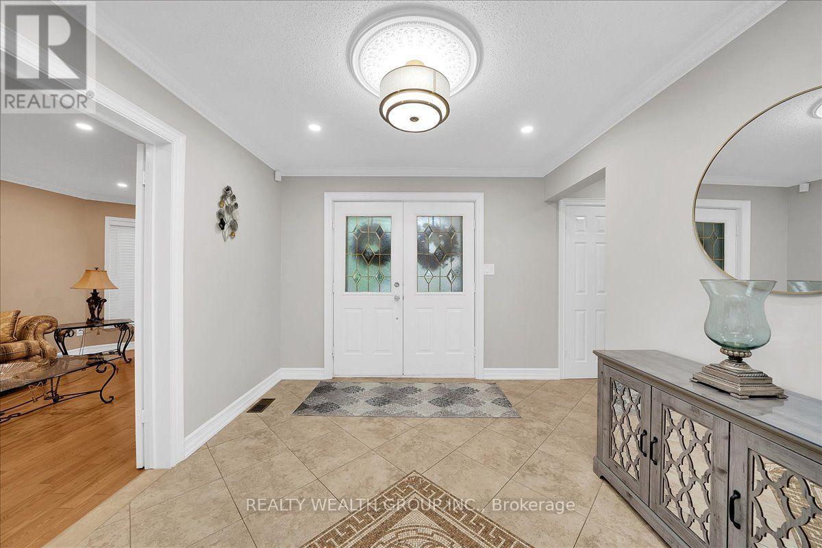 1576 Saugeen Drive, Pickering, Ontario  L1V 6K8 - Photo 4 - E13808166