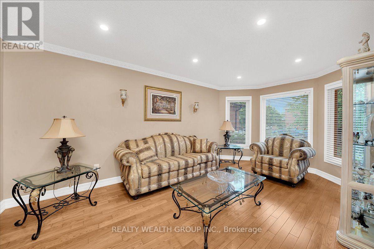 1576 Saugeen Drive, Pickering, Ontario  L1V 6K8 - Photo 7 - E13808166
