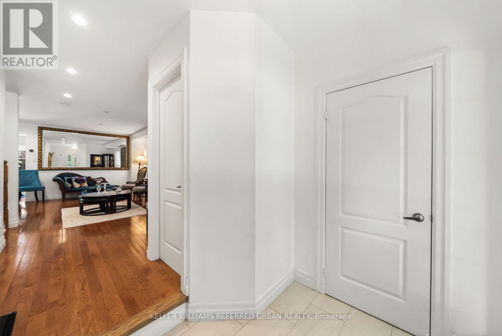 1002 Oaktree Crescent, Newmarket, Ontario L3X 2Z3 - Photo 9 - N13808180