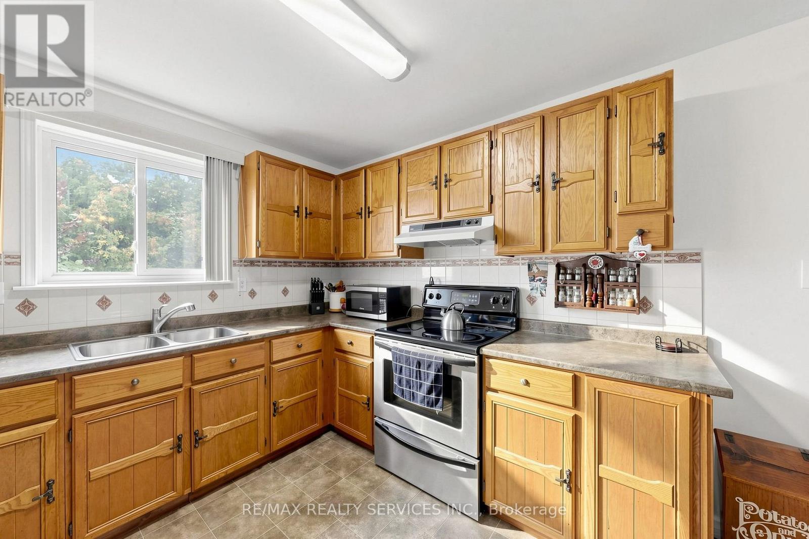 54 Griselda Crescent, Brampton, Ontario  L6S 1M3 - Photo 17 - W13808080