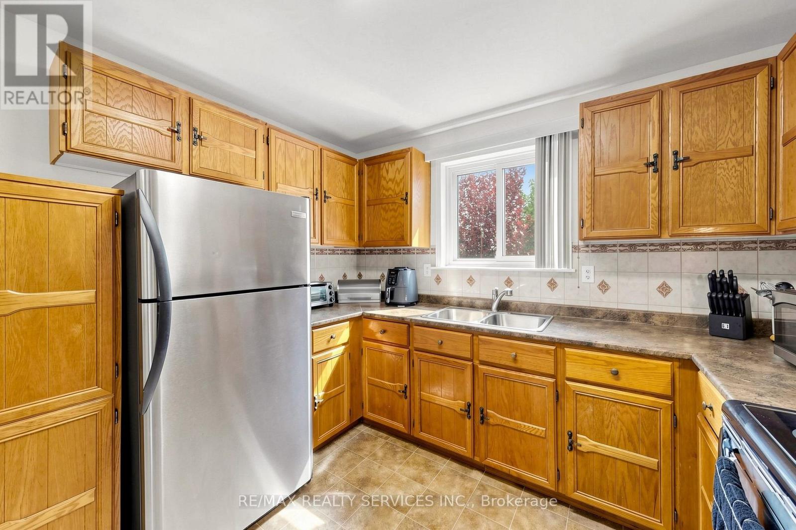 54 Griselda Crescent, Brampton, Ontario  L6S 1M3 - Photo 18 - W13808080