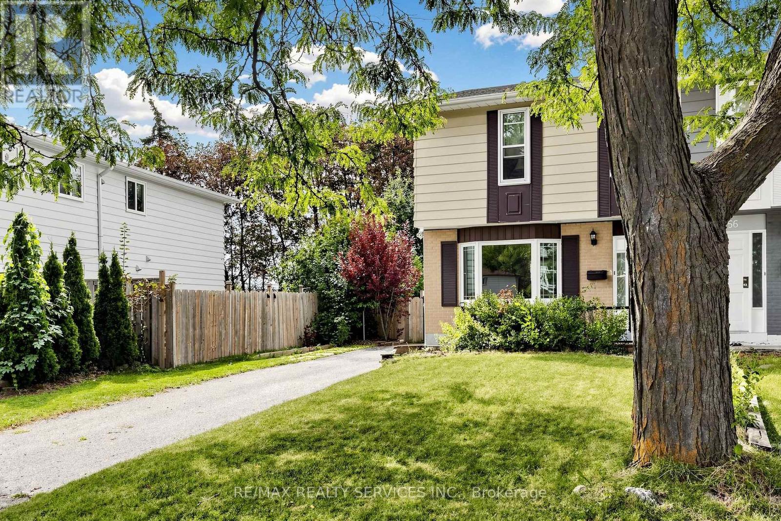 54 Griselda Crescent, Brampton, Ontario  L6S 1M3 - Photo 5 - W13808080