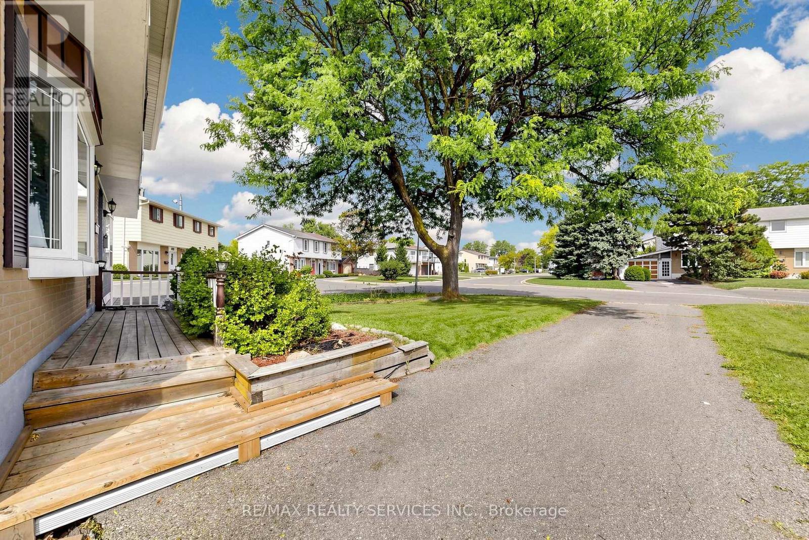 54 Griselda Crescent, Brampton, Ontario  L6S 1M3 - Photo 6 - W13808080