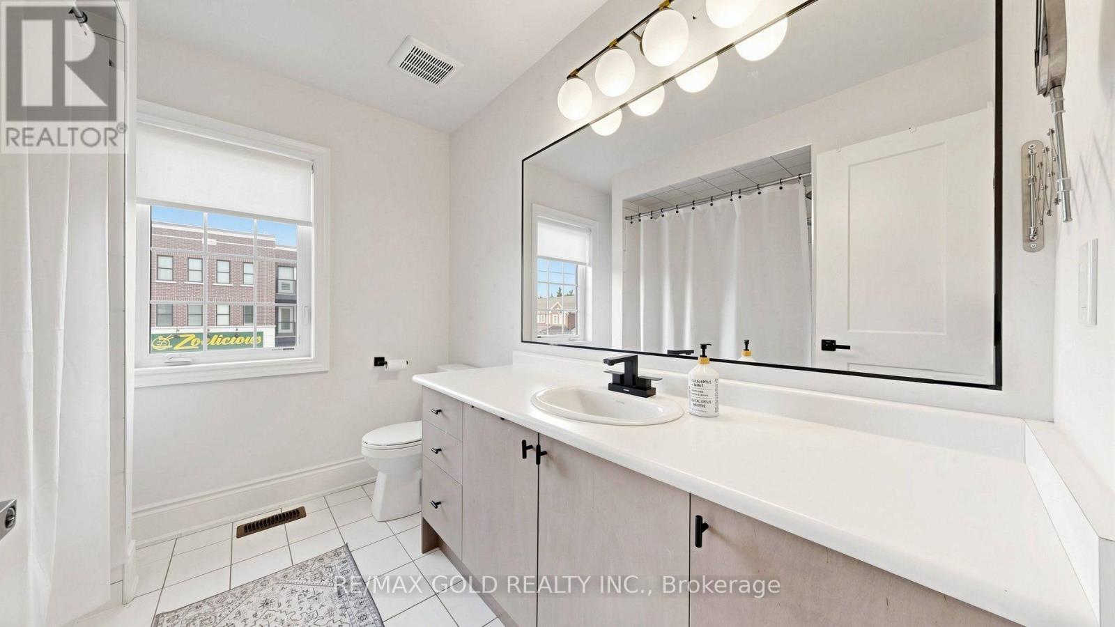 125 Burnhamthorpe Road E, Oakville, Ontario  L6H 3R4 - Photo 32 - W13808102