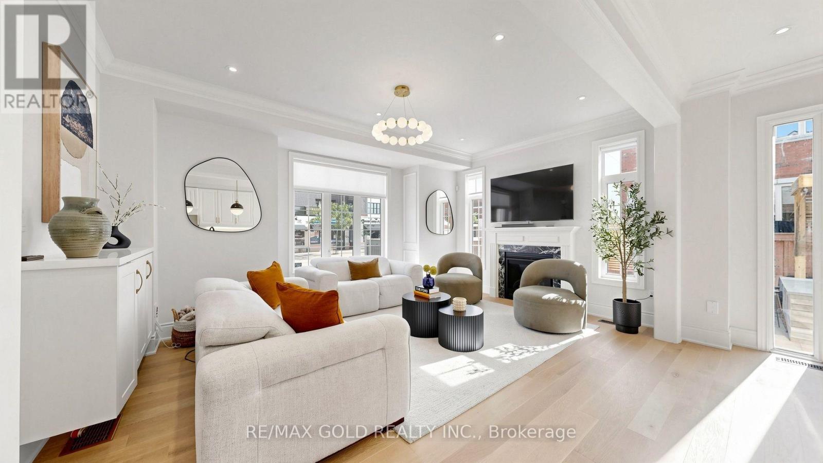 125 Burnhamthorpe Road E, Oakville, Ontario  L6H 3R4 - Photo 4 - W13808102