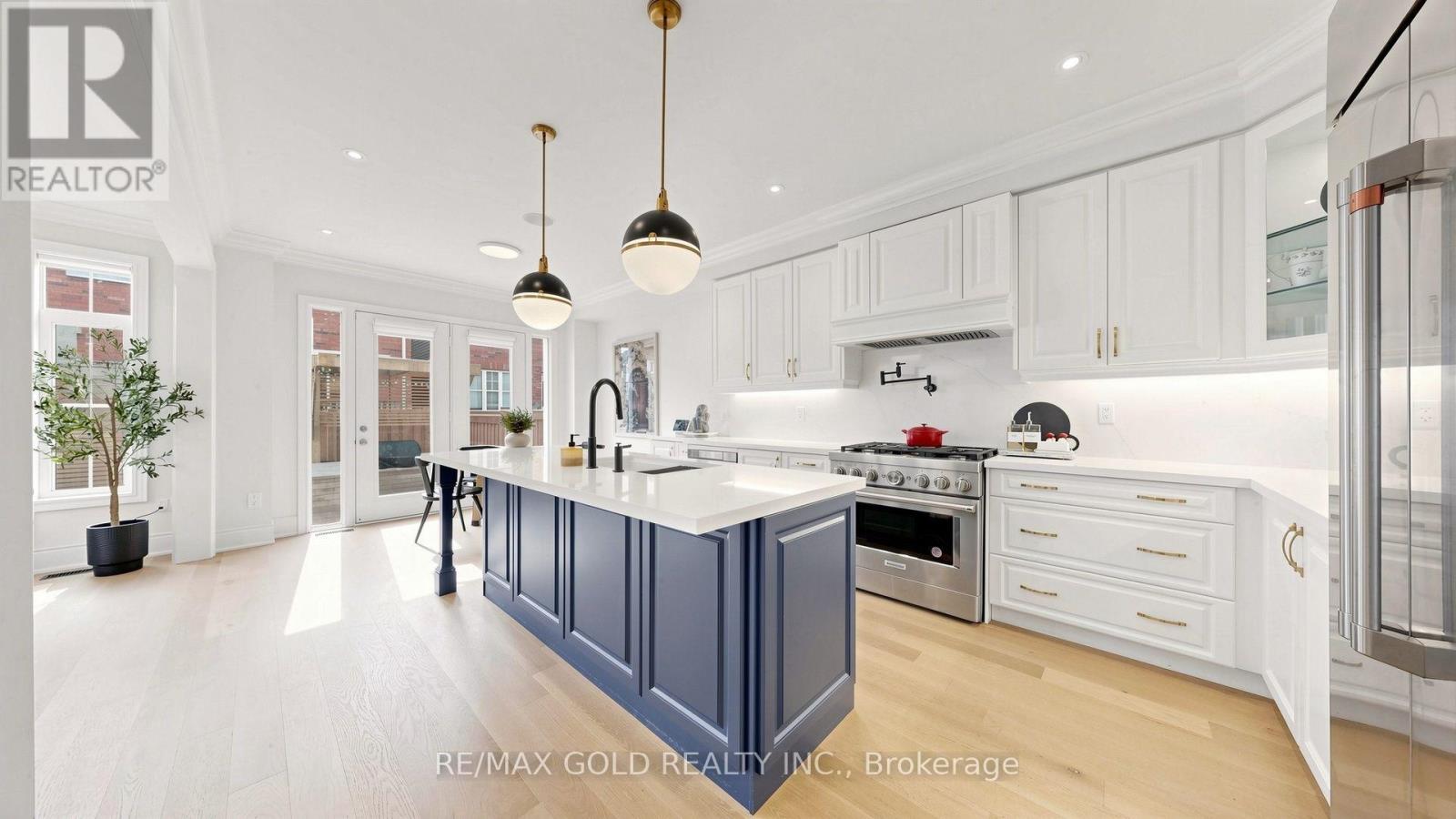125 Burnhamthorpe Road E, Oakville, Ontario  L6H 3R4 - Photo 7 - W13808102